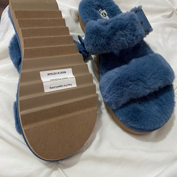 FURR-AH, blue, platform slides, by UGG, size 9 - Picture 3 of 4